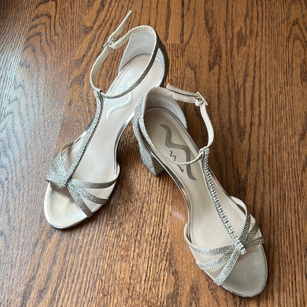 Nina latte dreamland size 8 1/2 block heel